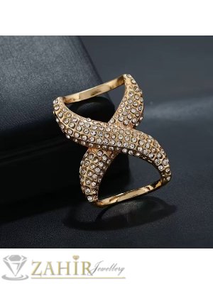 Луксозна метална катарама подходяща за шал или фишу с бели кристали на златиста основа, размер 4 см - B1562